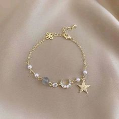 Pretty Jewelry Necklaces, Beads Bracelet Design, Jewelry Accessories Ideas, Simple Bracelets, Classy Jewelry, Fancy Jewellery, Gold Earrings Designs, Jewelry Lookbook, Pretty Bracelets