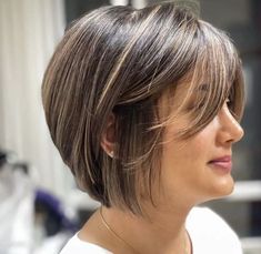 Short Hair Trends, Hairdos For Short Hair, Short Hair Haircuts, Short Hair Styles Easy, Haircut Ideas, Short Bob Hairstyles, Short Hair Cuts For Women