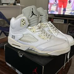 Men’s Euc 5’s- Slight Discoloring- No Scratches Scuffs Or Tears Jordan White, Jordans For Men, 5 S, Jordan Shoes, White Silver, Mens Shoes Sneakers, Men's Shoes, Jordan, Shoes Sneakers