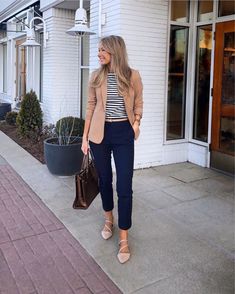 Women Work Outfits, J Crew Outfits, Work Attire Women, Look Office, Blazer Outfits For Women, Spring Work Outfits, Tan Blazer, Business Casual Outfits For Women, Blazer Outfit