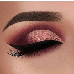 Quince Makeup, Maroon Makeup, Make Up Designs, Gold Eye Makeup, Best Eyeliner, Makeup Academy, Quinceanera Party, Eye Makeup Designs, Makijaż Smokey Eye