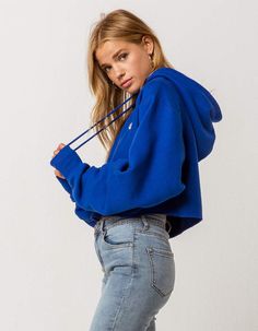 Champion Reverse Weave Womens Crop Hoodie Tshirt Over Hoodie Outfit, Blue Hoodie Outfit, Hoodie Images, Kyle Jenner, Sporty Spice, Aesthetic Hoodie, Women's Outfits, Story Board