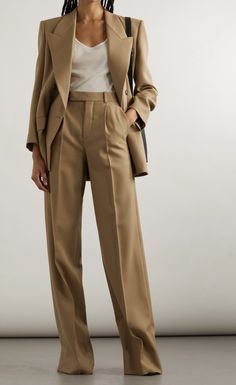 Office Look Skirt, Neutral Work Outfit Business Casual, Wide Leg Suit Women, Wealthy Women Fashion, Julia 1984, Hoi An Tailor Clothes, Flare Pants Outfit Classy, Power Suit Women, Tailored Trousers Women