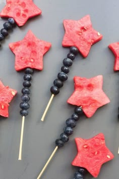 watermelon and blueberries are arranged in the shape of stars on toothpicks