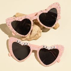 Customizable sunglasses💝 You can customize lyrics, song names, numbers, text, etc. 💌It is worth noting that it is best not to have more than 8-10 letters on one side of the glasses, so that the glasses made in this way will be more coordinated and beautiful. If you have any questions, please feel free to contact me. Thank you to every customer who sees me and my products. Bachelorette Glasses, Bride Glasses, Song Names, Glasses Bride, Bride With Glasses, Bridesmaid Glasses, Bachelorette Party Sunglasses, Sunglasses Pink, Lyrics Song