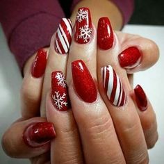 Simple Christmas Nails, Yellow Nails Design, Red Christmas Nails, Red Acrylic Nails, Holiday Nail Designs, Christmas Nails Easy, Cute Christmas Nails, Christmas Gel Nails, Colorful Nails