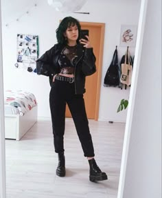 Summer Goth Concert Outfit, Simple Goth Outfit Plus Size, Aesthetic Grunge Outfit Plus Size, Emo Concert Outfit Summer, Simple Punk Outfits, Pentagram Outfit, Punk Concert Outfit Summer, Rock Concert Outfit Plus Size, Grunge Work Outfit