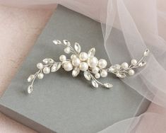 Pearl and crystal hair clip will be an elegant wedding hair accessory for the bride. Suitable for any hairstyle and simply irreplaceable for Hollywood waves or short hair, where using combs and hairpins is difficult. Thanks to the alligator clip, it is easily fixed in the hair in the desired place.SIZE:— the length of the pearl and crystal part - about 4.5 inches (12 cm)PEARL COLORS:— White— Ivory— Light Pink— Champagne— You could see them all on the last image— Please choose from the drop-down Short Hair Wedding Hair, Pearl Hair Clip Wedding, Pearl Wedding Accessories, Short Hair Wedding, Pearl Hair Pin Wedding, Pearl Hair Piece, Crystal Hair Clip, Wedding Hair Clip, Wedding Hair Piece