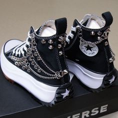 Cool Shoes Black, Converse With Chains, Cute Grunge Shoes, Casual Goth Shoes, How To Make Platform Shoes, Punk Shoes Aesthetic, Shoe Diy Painted, Grudge Shoes, Emo Shoes Aesthetic