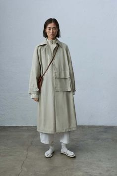 Long Outerwear With Pockets For Everyday Use, Long Everyday Outerwear With Pockets, Long Coat With Pockets For Travel, Long Travel Coat With Pockets, Versatile Long Outerwear For Work, Neutral Outerwear With Pockets For Daywear, Big Pocket, Long Trench, Lifestyle Shop