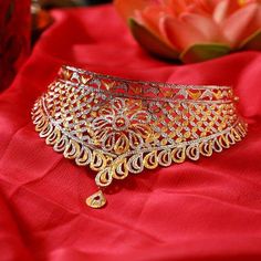 Jewellery Design Bridal, Gold Necklace Set Bridal, Girly Jewellery, Maheen Khan, Manubhai Jewellers, Bridal Aesthetic, Indian Gold Jewellery Design, Wedding Jewelry Sets Bridal Jewellery, Cutwork Blouse