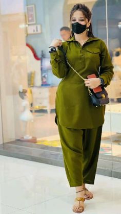 Nack Design Suits Simple, Frock Shalwar, Winter Suits For Women Indian, Monsoon Fashion, Suits For Women Indian, Cotton Suit Designs, Amir Khan, Simple Dress Casual, A Line Kurti