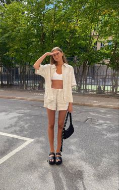 Italy Summer Outfits, Europe Summer Outfits, Europe Fits, Spain Outfit, European Fashion Summer, Greece Outfit, Dorothy Dandridge, Summer In Europe, Europe 2023