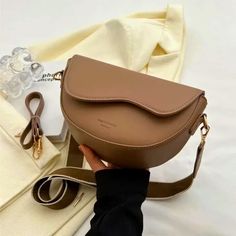 Women's Pu Retro Luxury Solid Color Small Shoulder Bag Fashion Simple Underarm Handbag For Female Travel Crossbody Winter Purses, Beg Tangan, Chic Leather, Casual Tote, Womens Crossbody Bag, Leather Chain, Women's Bags, Vintage Leather, Shoulder Handbags