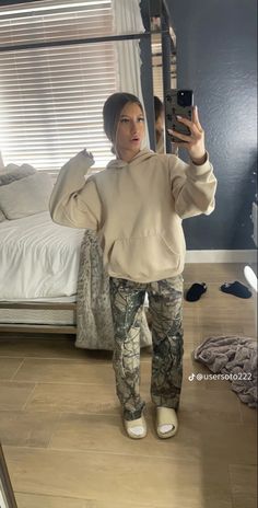 Cargo Pants Outfit 2023, Fall Cargo Pants Outfit, 2023 Cargo Pants, Aesthetic Cargo Pants Outfit, Fall Cargo Pants, Cargo Pants Outfit Aesthetic, Cargo Pants Outfit Fall, Cargo Pants Outfit Summer, Street Style Cargo Pants