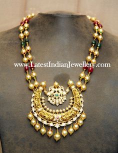 Haaram Designs, Latest Indian Jewellery, Pendant Designs, Long Haram, Saree Bollywood, Antique Jewellery Designs, Beautiful Gold Necklaces, Pearl Necklace Designs, Gold Pendant Jewelry