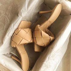 Trending: Bottega Veneta Drip | Fashion Cognoscente Beige Vibe, High Heel Mules, Heeled Mules Sandals, Pretty Shoes, Fall Fashion Outfits, Winter Fashion Outfits, Shoes Shoes, Motherboard