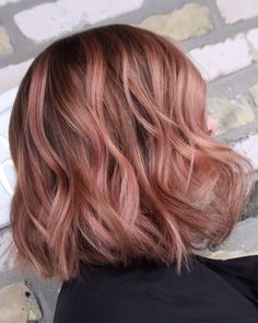 Caramel Pink Hair, Rose Gold Hair Short, Soft Pink Hair Highlights, Peach Balayage Brunette, Peach Highlights Hair Dark Brown, Pink Balayage Short Hair, Peach Brown Hair, Short Rose Gold Hair, Rose Gold Bob Hair