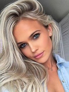 55 Perfect Blends Of Blonde Balayage Hair Colors for 2019 #blondebalayageblends #blondehair #blondehairideas | digitalhiten.com Balayage Honey, Hilde Osland, Light Ideas, Honey Blonde Hair, Hair Aesthetic, Frontal Hairstyles, Brown Balayage, Pinterest Hair, Platinum Blonde Hair