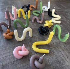 many candles are arranged on the floor with one candle in the shape of a snake