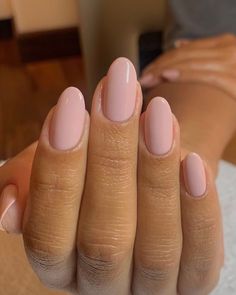 Oval Nails Designs, Bridesmaids Nails, Kutek Disney, Unghie Sfumate, Round Nails, Pink Nail, Oval Nails