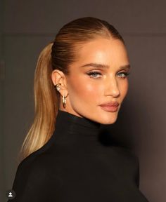 Rosie Huntington Whiteley Hair, Bee Keeper, Rosie Huntington, Greasy Hair Hairstyles, Bridal Makeup Looks, Hair Crush, Rosie Huntington Whiteley, January 11, Dress Makeup