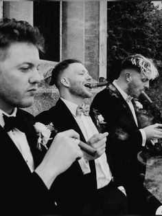 Photo Shoot With Cigars, Groom And Groomsmen Cigars, Mob Style Wedding Photos, Wedding Night Photo Ideas, Groomsmen Photos With Cigars, Wedding Photo Ideas Funny, Groomsmen Shoot