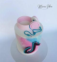 there is a cake that looks like a doctor's stethoscope