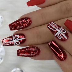 nails designs nail christmas red coffin winter ideas acrylic mood classy long manicure xmas traditional classic easy rot inspire trendy Nail Art Noel, Christmas Nail Art Easy, Holiday Nails Christmas, Red Christmas Nails, Special Nails, Christmas Nails Easy, Christmas Nail Art Designs, Christmas Nails Acrylic