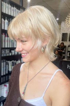 Feminine Short Hair, Short Hairstyles For Round Faces, Short Hair Cuts For Round Faces, Really Short Hair, Fall Hair Cuts, Hair Inspiration Short, Short Hair Styles For Round Faces, Short Hair Haircuts, Round Faces