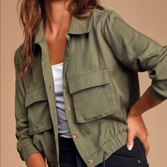 New With Tags Olive Colored Button Up Jacket Olive Green Denim Jacket, Denim Utility Jacket, Green Denim Jacket, Fall Fashion Coats, Blusas T Shirts, Olive Jacket, Green Utility Jacket, Olive Green Jacket, Casual Outerwear