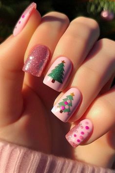 Fall/christmas Nail Ideas, Short Nails Ideas For Winter, Nails Cute Christmas, Christmas Nails Multi Color, Pink Santa Hat Nails, Pink Green Christmas Nails, Nail Idea Winter