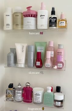 Aesthetic Shower, Christmas Flatlay, Natural Hair Growth Tips, Dream Shower, Dream Life House, Bathroom Design Inspiration, Vanity Organization, Bag Aesthetic