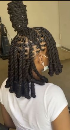 Birthday Dread Styles, Loc Knot Hairstyles, Locstyles Women Long, Lock Knots Dreads, Loc Extensions Hairstyles, Simple Loc Updo Styles, Locs Hairstyles For Birthday, Invisible Locs Hairstyle Color, Half Up Half Down Hair Black Women Locs