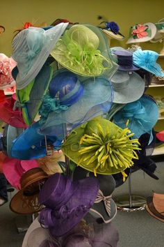 Tons of ideas how to DIY your own tea party or derby hat. Derby Ideas, Ky Derby, Derby Outfits, Run For The Roses, Mad Hatters, Kentucky Derby Party