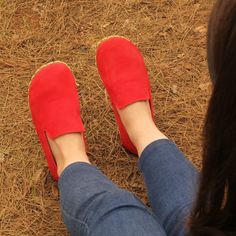 Handmade Red Nubuck Barefoot Leather Shoes: Experience comfort and style fused in these artisan-crafted essentials. Grounding Shoes, Sneakers Workout, Vans Platform, Womens Red Shoes, Handmade Slippers, Sneakers Vans, Lit Shoes, Shoes Vans, Leopard Fashion