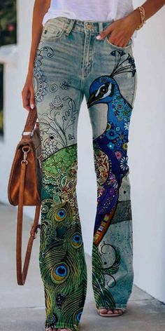 High Rise Flare Pants, Mode Country, Pedicure Ideas, Moda Hippie, Style Wide Leg Pants, Flair Jeans, Bohemian Dresses, Clothing Art, Denim Decor