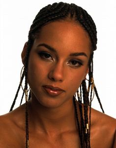 Alicia Keys Braids Cornrows, Sade Adu Nigerian Hairstyle, Alicia Keys Aesthetic, Alicia Keys 90s, Alicia Keys Makeup, Alicia Keys Fulani Braids, Alicia Keys 2000s, Alicia Keys Hair, Alicia Keys No Makeup