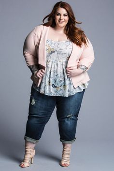 Tess Holliday, Plus Size Inspiration, Look Plus Size, Big Girl Fashion, Curvy Plus Size, Plus Size Beauty, Plus Size Models, Pink Cardigan, Plus Size Fashion For Women