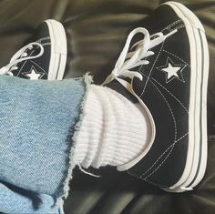 Low Top Converse Aesthetic, Converse Shoes Star, Converse One Star Outfit, Converse One Star Aesthetic, Black And White Star Shoes, Converse One Stars, Converse Star Player, Old Converse Aesthetic Grunge