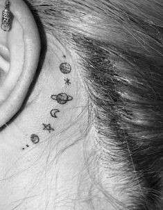 stars tattoo behind ear Tato Grunge, Behind The Ear Tattoo, Behind Ear Tattoos, Tattoo Design Tattoo, Tato Henna, Back Of Neck Tattoo, Up Tattoo, Inspiration Tattoos