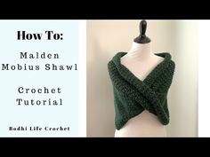 a green shawl on a mannequin with the words how to made mobius shawl crochet