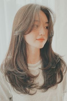 Hair Inspiration Long, Bangs With Medium Hair, Hairstyles For Layered Hair, Girl Haircuts, Haircuts For Medium Hair, Haircuts Straight Hair, Long Hair With Bangs, Hair Stylist Life, Haircuts For Long Hair