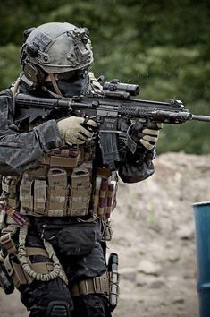 Gear Outfit, Special Forces Gear, Military Wallpaper, Military Gear Tactical, Tactical Gear Loadout, Combat Gear, Special Force, Military Soldiers