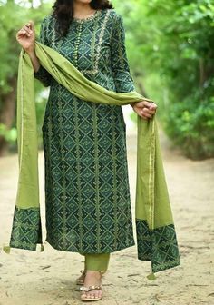 Traditional Kurti, Designer Dresses Elegant, Silk Kurti Designs, Indian Kurti Designs, Lace Dress Design, Simple Kurta Designs