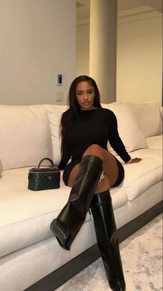 Datenight Fall Outfits Black Women, Sophisticated Night Out Outfit, Luxury Black Women Outfits, Clubbing Outfits Nightclub Baddie, Black Outfit Black Women, Platform Heels Outfit, Best Fall Outfits, Cool Streetwear, Streetwear Outfit Ideas