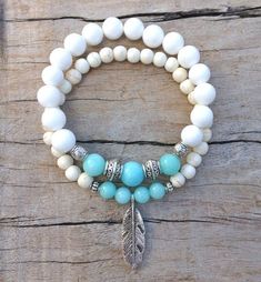 Beach Bohemian, Feather Bracelet, Bohemian Bracelet, Beads Bracelet Design, Bohemian Bracelets, Shell Bracelet, Homemade Jewelry, Beaded Bracelets Diy, Diy Schmuck