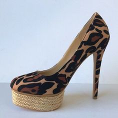 MICHAEL Michael Kors 6M Leopard Pattern Fabric upper Almond toe 1" Platform 5" Heels There were sample shoes. New, but does have inventory markings on bottom on one shoe. Michael Kors Brown Wedge Heels, Michael Kors Brown Platform Heels, Pattern Fabric, Leopard Pattern, Platform Heels, Sling Backs, Fabric Patterns, Leopard Print, Georgia