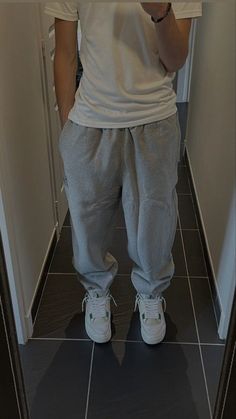 Nike Sweatpants Outfit, Outfits Sweatpants, Tshirt Nike, Guys Fits, Boyfriend Outfit, Guy Fits, Boys Fits, Boy Sweatpants, Style Sweatpants