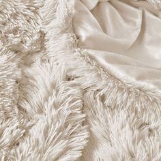 an image of a white blanket that is very soft and shaggyy in the wind